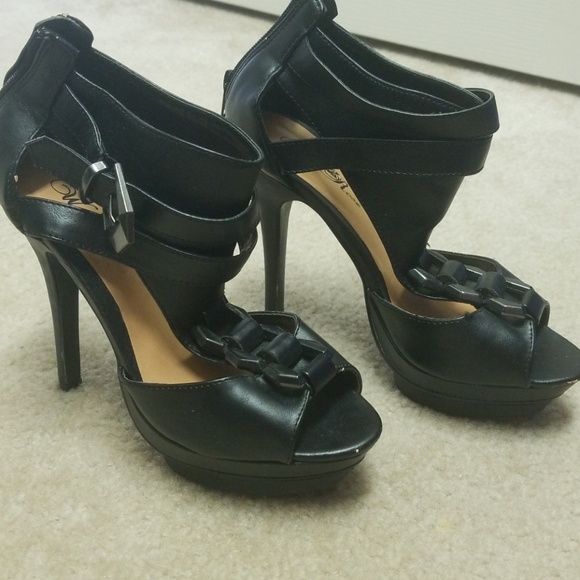 Heels - Picture 2 of 4